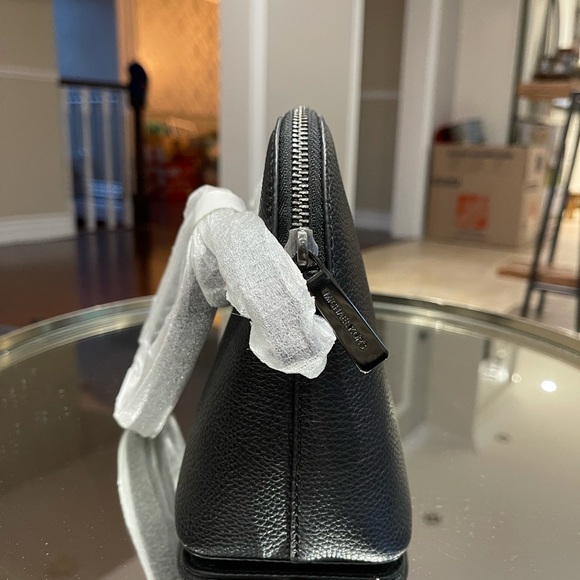 Michael Kors Crossbody - 2 available (SOLD) - Picture 4 of 6